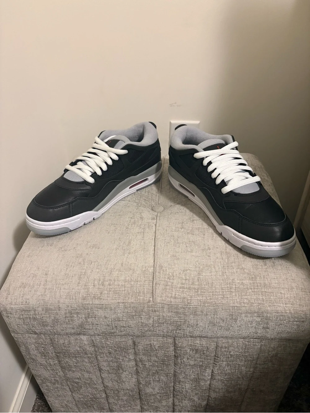 Jordan rm 4 Men’s size8.5 Low-Top Black and Gray Athletic Sneakers half box